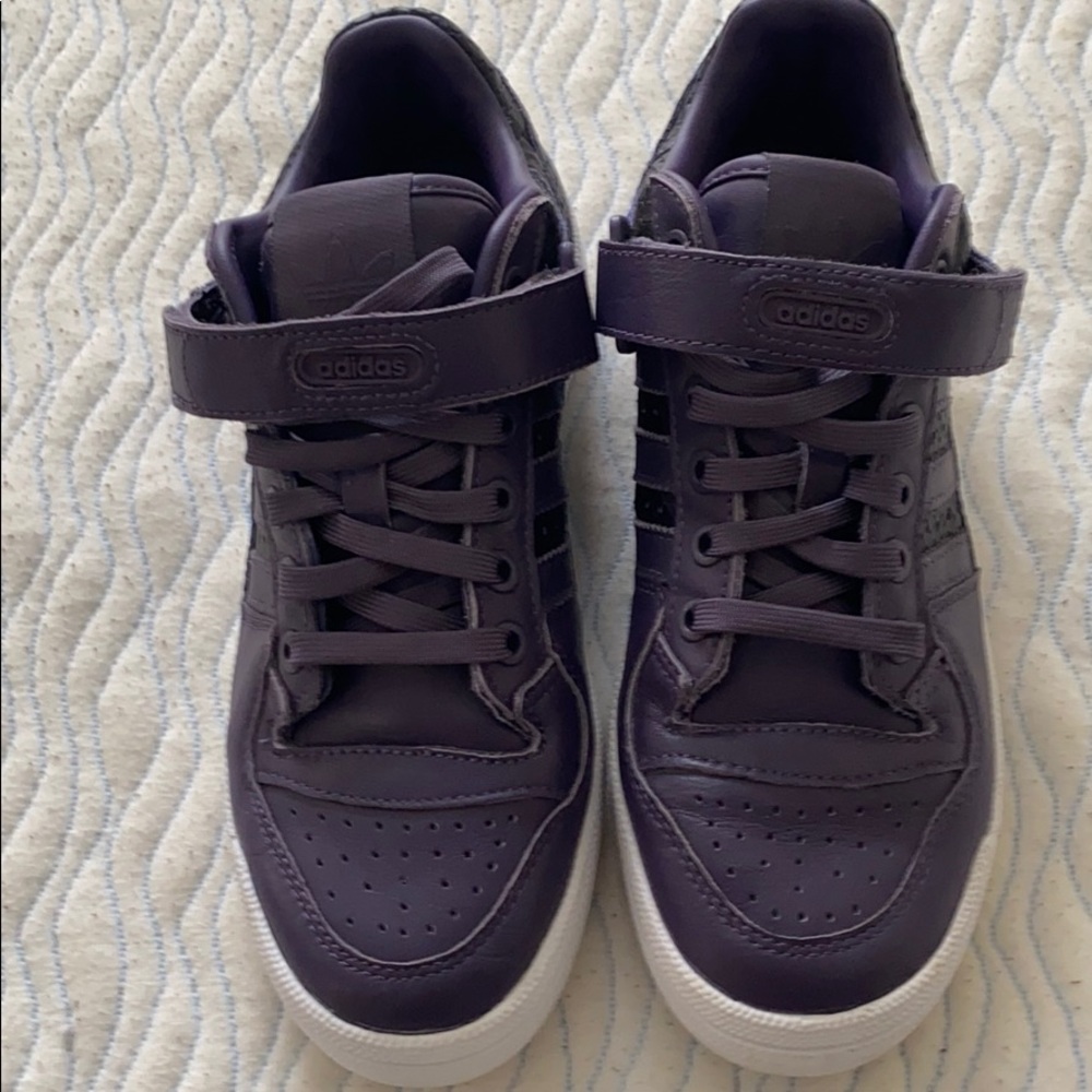 Adidas Forums womans size 6